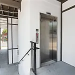 3 Miles To Downtown Broadway Bars - Walk To Coffee From Apartment