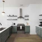 Trendy Spacious Condo, Walk To Coffee And Restaurants
