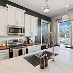 Rooftop, Large Backyard, Fire Pit, Near Downtown *
