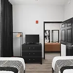 Modern Comfort Only 2 Mile To Downtown Broadway