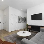 Near Downtown Broadway & Stadium - Free Parking Apartment *