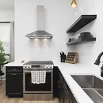Apartment Near Downtown Broadway & Stadium - Free Parking *
