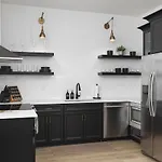 Near Downtown Broadway & Stadium - Free Parking Apartment