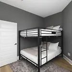 Near Downtown Broadway & Stadium - Free Parking Apartment *