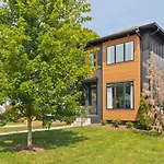Huge Rooftop Patio At This Stunning Spacious House