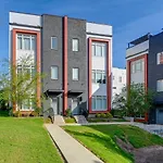 Nashville Townhome With Rooftop Balcony And Game Room!