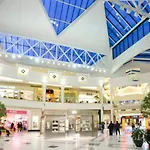 Walk To Downtown Broadway With Pool, Free Parking, And Gym