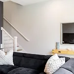 Star Retreat Townhome With Garage 3 Miles To Downtown Holiday home