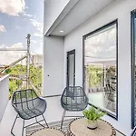 Penthouse River View Walk Downtown, Garage Parking