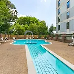 Music City Holiday, On Music Row, Has Pool & Free Parking