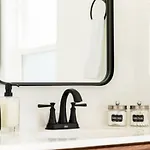Stylish Downtown With Patio & Free Parking *