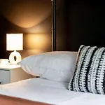 Famous Music Row Presidential Suite With Guitar Pool