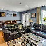 Riverfront View Near Downtown, Walk To Restaurants