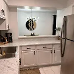 Stylish Downtown With Patio & Free Parking Apartment Nashville