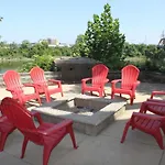 Walk To Downtown Broadway With Pool, Free Parking, And Gym * Nashville