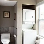 Apartment Downtown Condo, Walk To Broadway With Free Parking Nashville