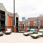 Apartment Downtown Condo, Walk To Broadway With Free Parking