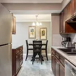 Downtown Condo, Walk To Broadway With Free Parking