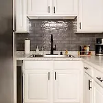 Stylish Downtown With Patio & Free Parking *