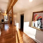 Modern Cabin Close To Downtown