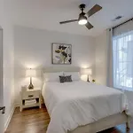 Stylish Townhome & Cozy Rooftop