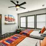 Vibrant Home With Deck, 2 Mi To Downtown Nashville!