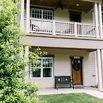 Gorgeous 6 Bed Home Close To Downtown, Walkable