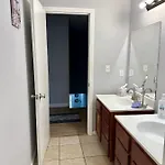 Lovely 2-bedroom W/balcony And Free Parking *
