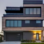 Modern Stunner 5 Min To Dt Hot Tub Rooftop Views Holiday home Nashville