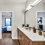 Spacious Castle W Gym Pool Free Parking I Walk To Dowtown N Broadway *