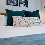 Hyve - Boho Bliss - 3 Bedroom - Located In Sobro