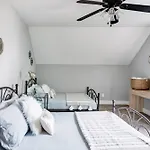 Modern Boho Family House Near Shops In East Holiday home
