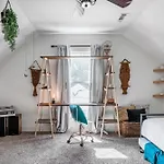 Holiday home Modern Boho Family House Near Shops In East *