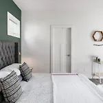 Modern Boho Family House Near Shops In East Holiday home