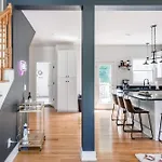 Holiday home Modern Boho Family House Near Shops In East *