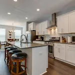 New Townhome 5 Mins To Broadway Sleeps 8 Holiday home *