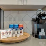 New Townhome 5 Mins To Broadway Sleeps 8