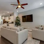 New Townhome 5 Mins To Broadway Sleeps 8 Holiday home Nashville