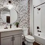 Holiday home Cozy E Nash By 5 Points - 1,2mi To Broadway *