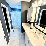 Holiday home Hidden Gem 10 Min From Downtown