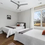 Modern Luxury Rooftop Deck, 3 Mi To Downtown *