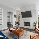 Modern Luxury Rooftop Deck, 3 Mi To Downtown Nashville