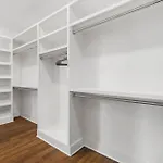 Holiday home Modern Luxury Rooftop Deck, 3 Mi To Downtown *