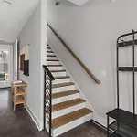 Modern Luxury Rooftop Deck, 3 Mi To Downtown Holiday home Nashville