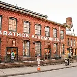 Stylish 3 Bed Retreat, Rooftop, Parking, Sleeps 10, Ensuite Baths, Bunk Room, Gourmet Kitchen, Cozy Living Space, Rooftop Views & Fire Table, Near Downtown, Distilleries & Marathon Village, 24 Hr Hospitality * Nashville