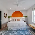East Nash Double - 26 Beds Fast * Nashville