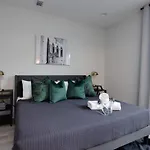 East Nash Double - 26 Beds Fast Nashville