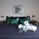 East Nash Double - 26 Beds Fast * Nashville