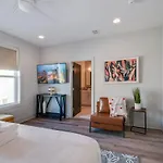East Nash Lux - 13 Beds & Views Holiday home *