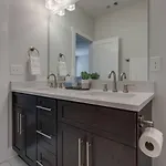 New Townhome 5 Mins To Broadway Sleeps 8